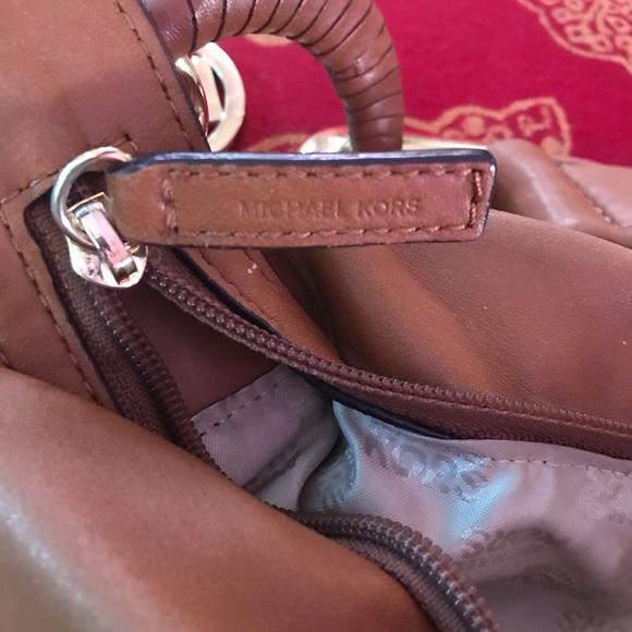 Michael Kors Soft Leather Oversized ID Chain Large Shoulder Bag - Picture 10 of 16